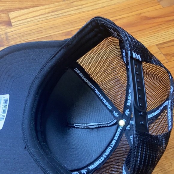 Adidas SnapBack - Picture 3 of 4